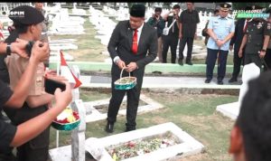 Walikota Medan, Bobby Nasution menjelang Menjelang perayaan HUT ke-434 Kota Medan, melakukan ziarah ke makam mantan Wali Kota Medan dan Gubernur Sumatera Utara di Taman Makan Pahlawan (TMP) Bukit Barisan, Jalan SM. Raja, pada Jumat