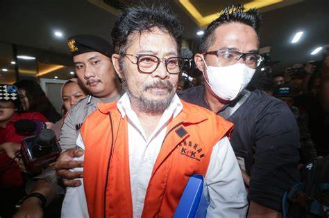 Mantan Menteri Pertanian Syahrul Yasin Limpo (SYL) menghadapi tuntutan hukuman 12 tahun penjara setelah didakwa melakukan korupsi senilai Rp 44,5 miliar.