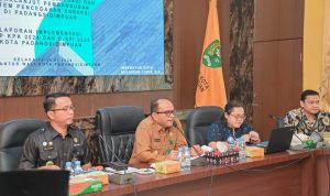 Pj Wali Kota Padangsidimpuan, Letnan Dalimunthe saat memimpin Rakor Evaluasi dan Tinda Lanjut Pencegahan Korupsi bersama KPK RI di Aula Kantor Wsli Kota setempat, Selasa (11/6-24). Foto : BP/Ist
