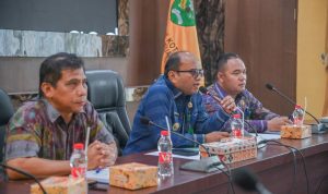 Pj Wali Kota Padangsidimpuan Letnan Dalimunthe saat membuka resmi Rapat Juknis Pengisian Rencana Aksi RB General dan RB Tematik di Aula Kantor Wali Kota setempat, Jum'at (14/6-24). Foto : BP/Ist