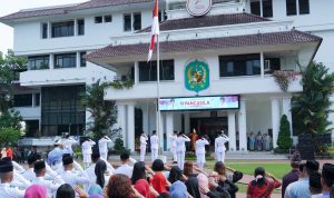 Wali Kota Medan Bobby Nasution pimpin Upacara Hari Lahir Pancasila di halaman Balai Kota Medan, Sabtu (1/6/2024). BP/erwan
