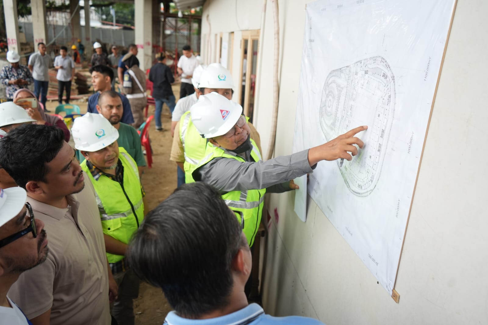 Wali Kota Medan Bobby Nasution minta percepat pembangunan Stadion Teladan. BP/erwan
