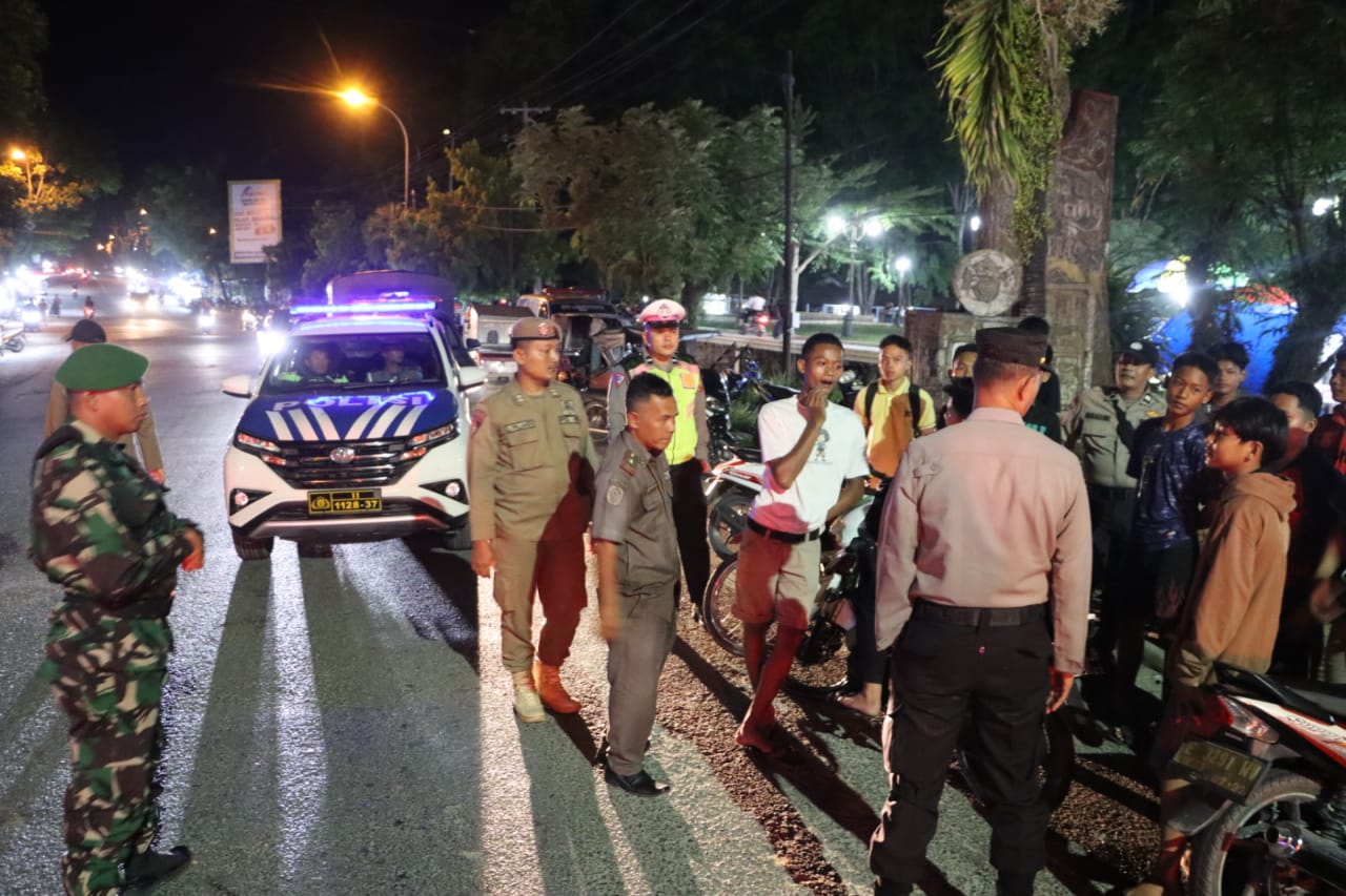 Tim gabungan ketika melakukan patroli di lokasi rawan pungli, balap liar dan begal.(Istimewa).
