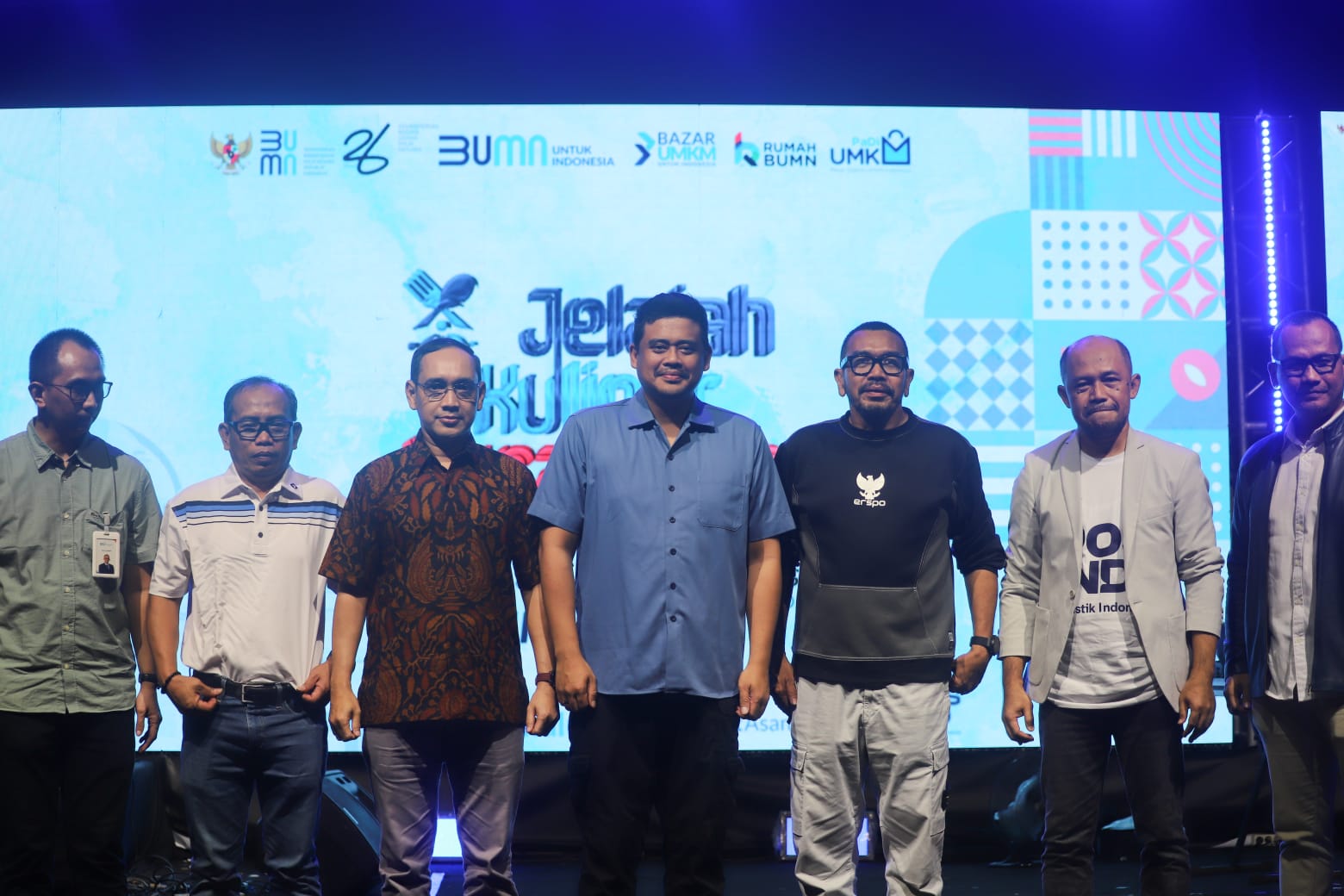 Wali Kota Medan Bobby Nasution foto bersama saat penutupan acara Jelajah Kuliner Nusantara. BP/erwan