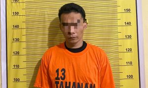 pelaku yang diamankan petugas kepolisian.