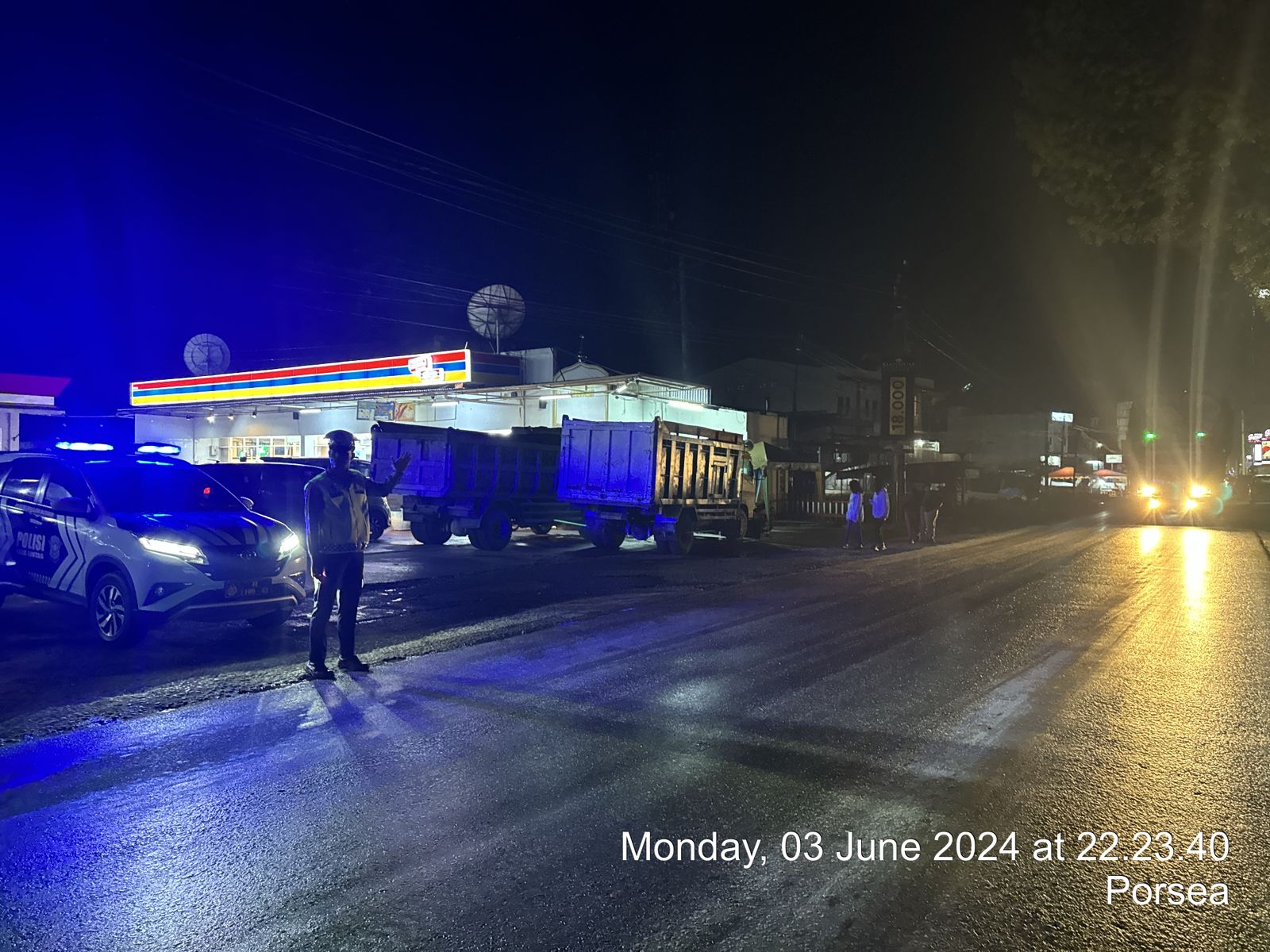 Pihak kepolisian melalukan patroli malam.(Istimewa)