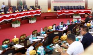 Hendra, DS saat menyampaikan pandangan umum Fraksinya di Gedung DPRD Medan, Selasa (4/6) 2024).BP/erwan