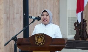 Staf Ahli Wali Kota Medan Bidang Ekonomi, Keuangan dan Pembangunan Hj Emilia Lubis saat memberikan sambutan. BP/erwan