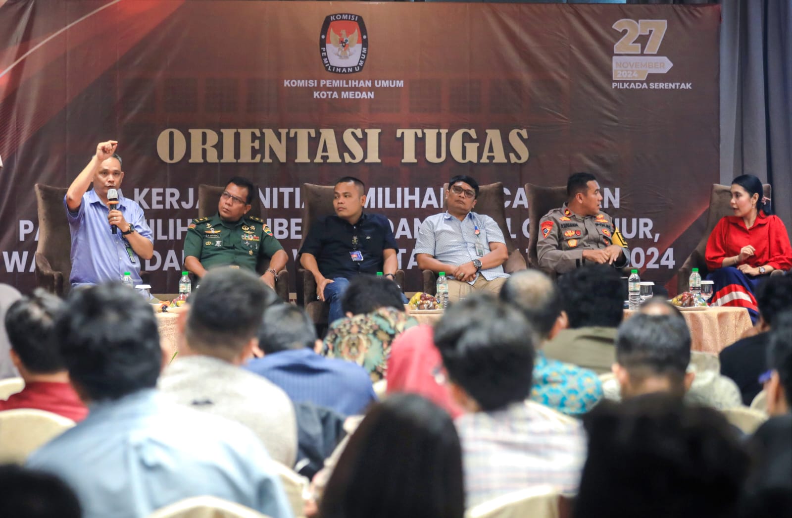 Kepala Kesbangpol Andi Mario saat memberikan sambutan pada acara orientasi tugas PKK di Hotel Grand City Hall, Selasa (11/6/2024). BP/erwan