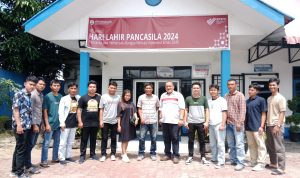 Para Calon Pahlawan Devisa Negara foto versama usai dinyatakan lulus menjadi pekerja migran di Korea Selatan. Foto : BP/Ist