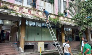 Gotong royong (gotroy) Pembersihan Pasar Petisah Tahap II Pasca Pengalihan ke Penko Medan melalui PUD Pasar Kota Medan. BP/erwan
