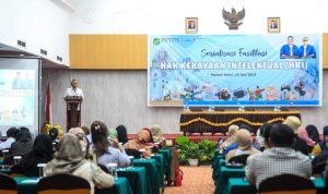 Asisten Ekbang Agus Suriono saat menyampaikan sambutan. BP/erwan