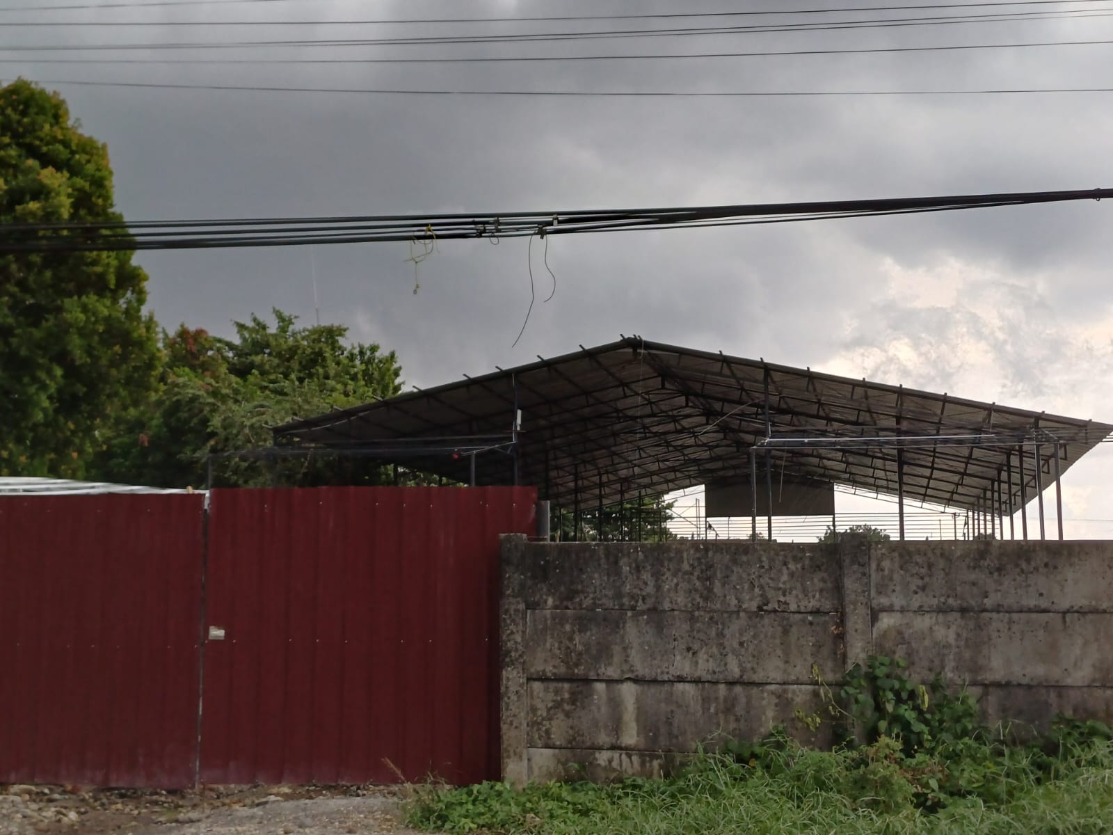 Bangunan yang diduga tidak memiliki PBG di Jalan Karya Kasih, Kecamatan Medan Johor. BP/erwan