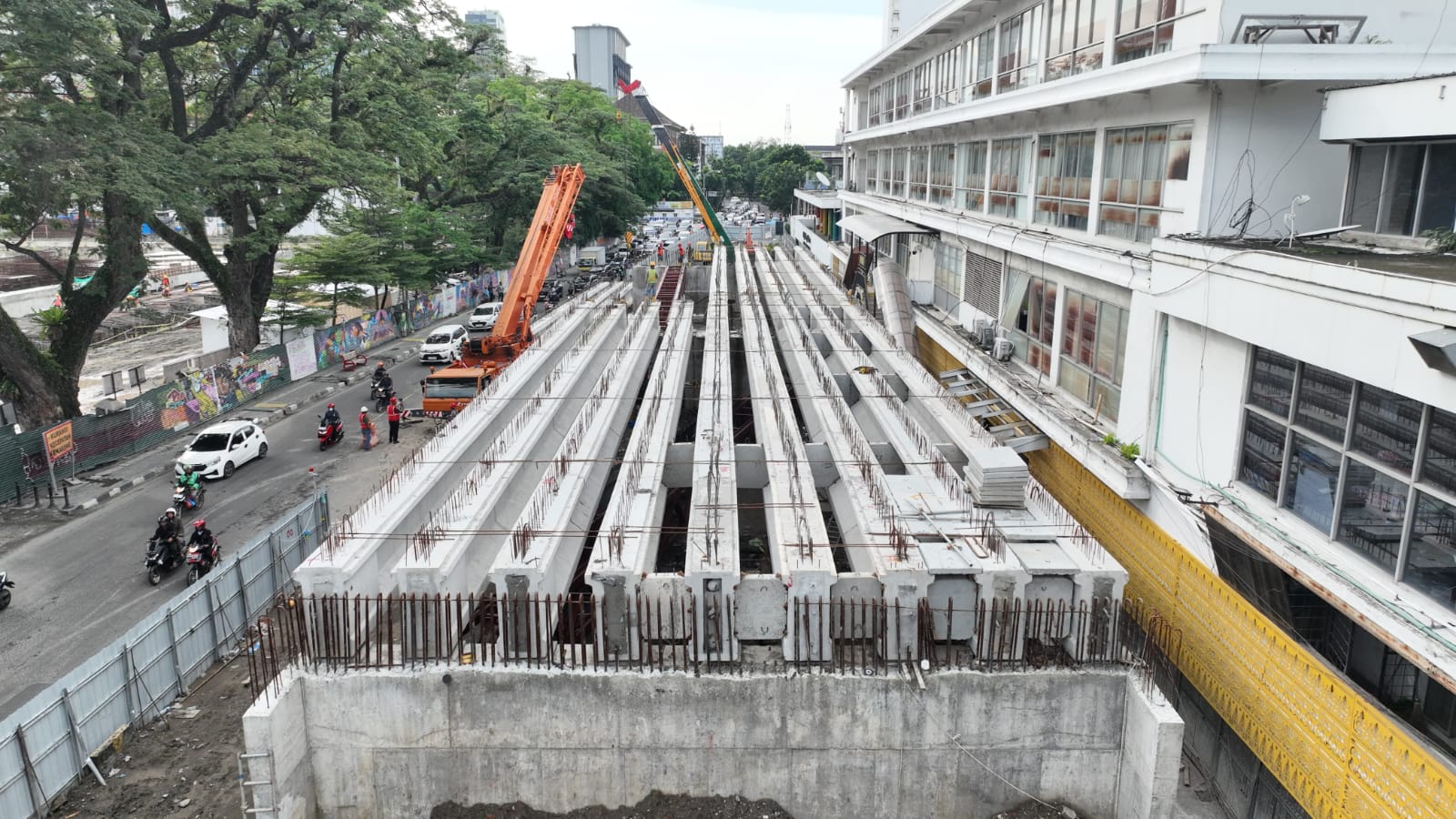 Pengerjaan overpas Jalan Stasiun Medan. BP/erwan