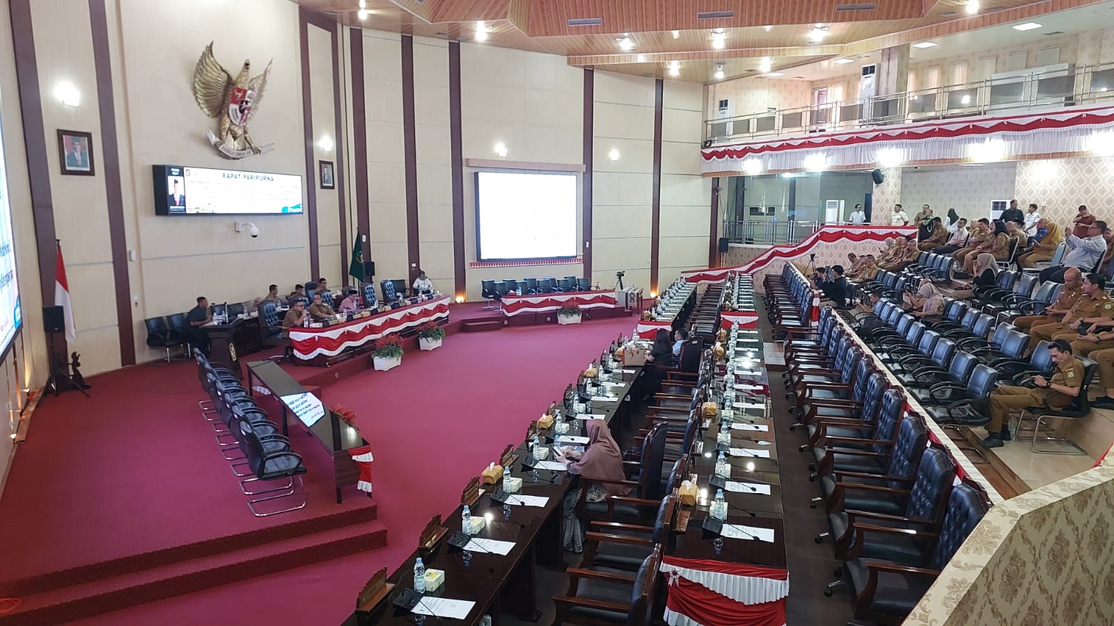Rapat paripurna batal karena Wali Kota Medan Bobby Nasution berhalangan hadir . BP/erwan