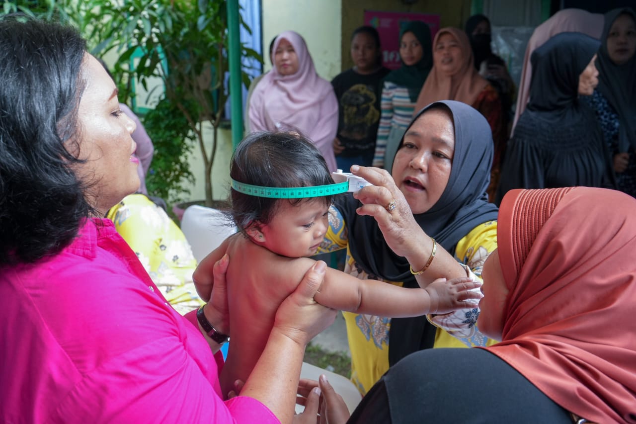 Pemantauan dan pengukuran stunting do Posyandu Cenderawasih, Kecamatan Medan Timur, Selasa (25/6/2024). BP/erwan