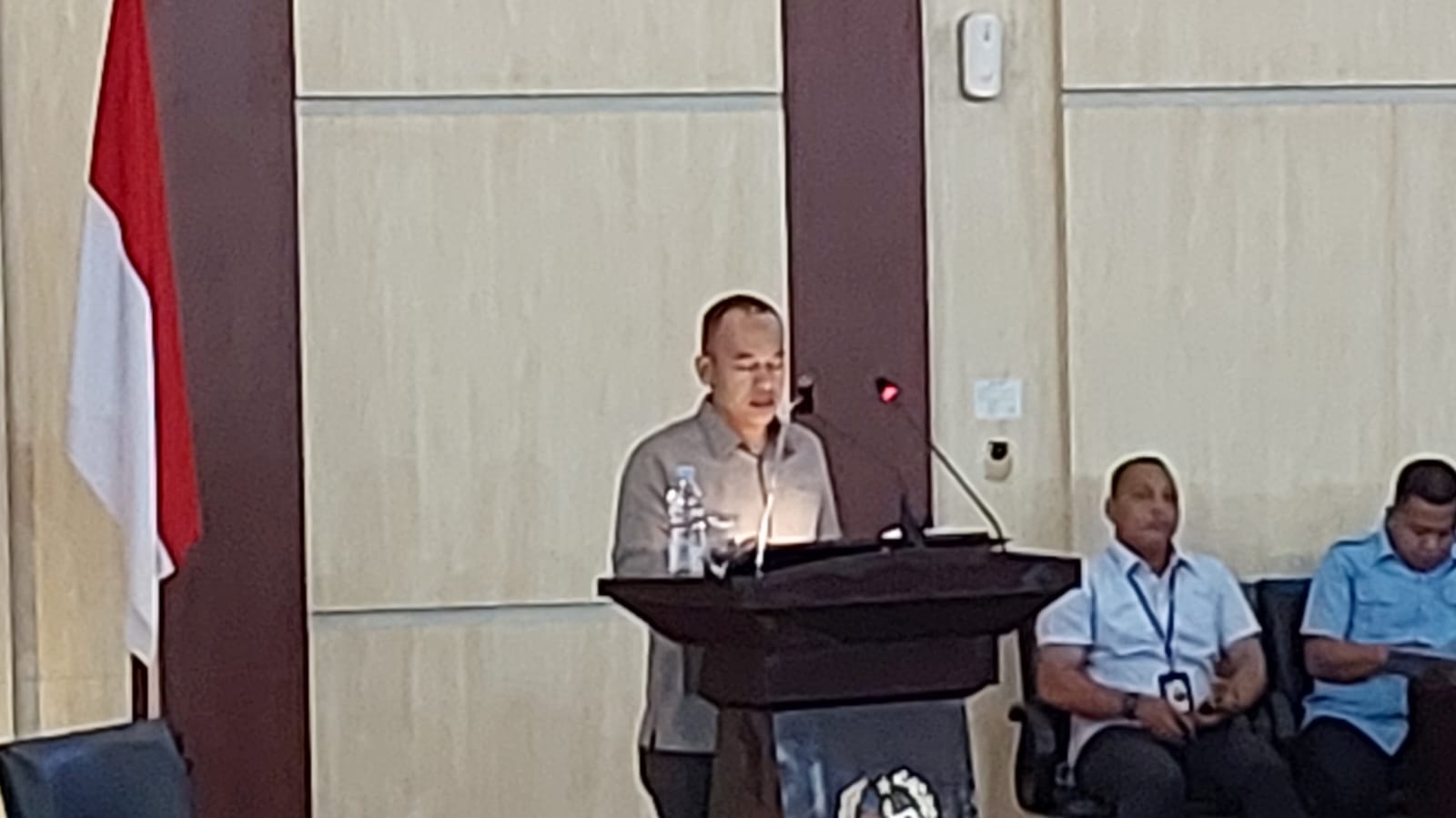 Dodi Robert Simangunsong saat menyampaikan pemandangan umum di ruang Paripurna Gedung DPRD Medan, Selasa (25/6/2024). BP/erwan