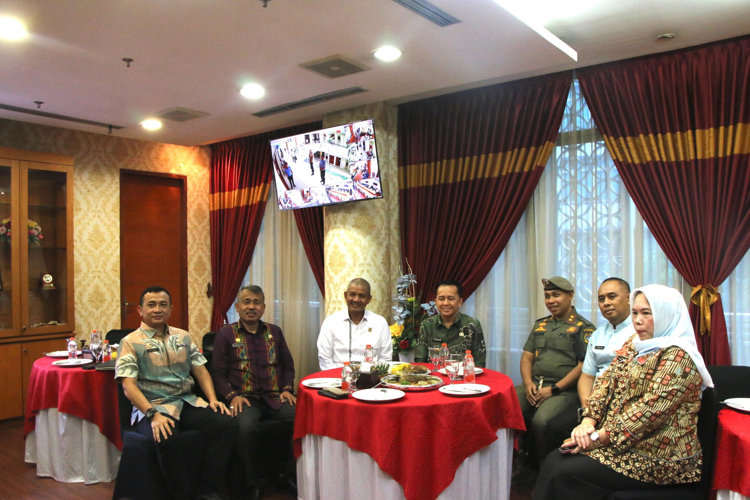 Ketua DPRD Sumut dan Pj Gubsu melakukan pertemuan.(Istimewa).