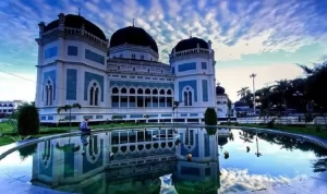 Eksplorasi Sejarah dan Budaya Kota Medan, Foto Masjid Raya Al Mashun Kota Medan (Istmw)