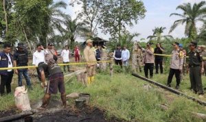 Pembongkaran Gudang Minyak Ilegal di Musi Rawas oleh Polisi
