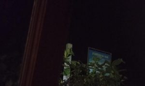 Kisah Kegigihan Warga Perumnas Mandala saat Listrik Padam: Gegara Kepanasan, Mereka ‘Berpesta’ di Luar Rumah