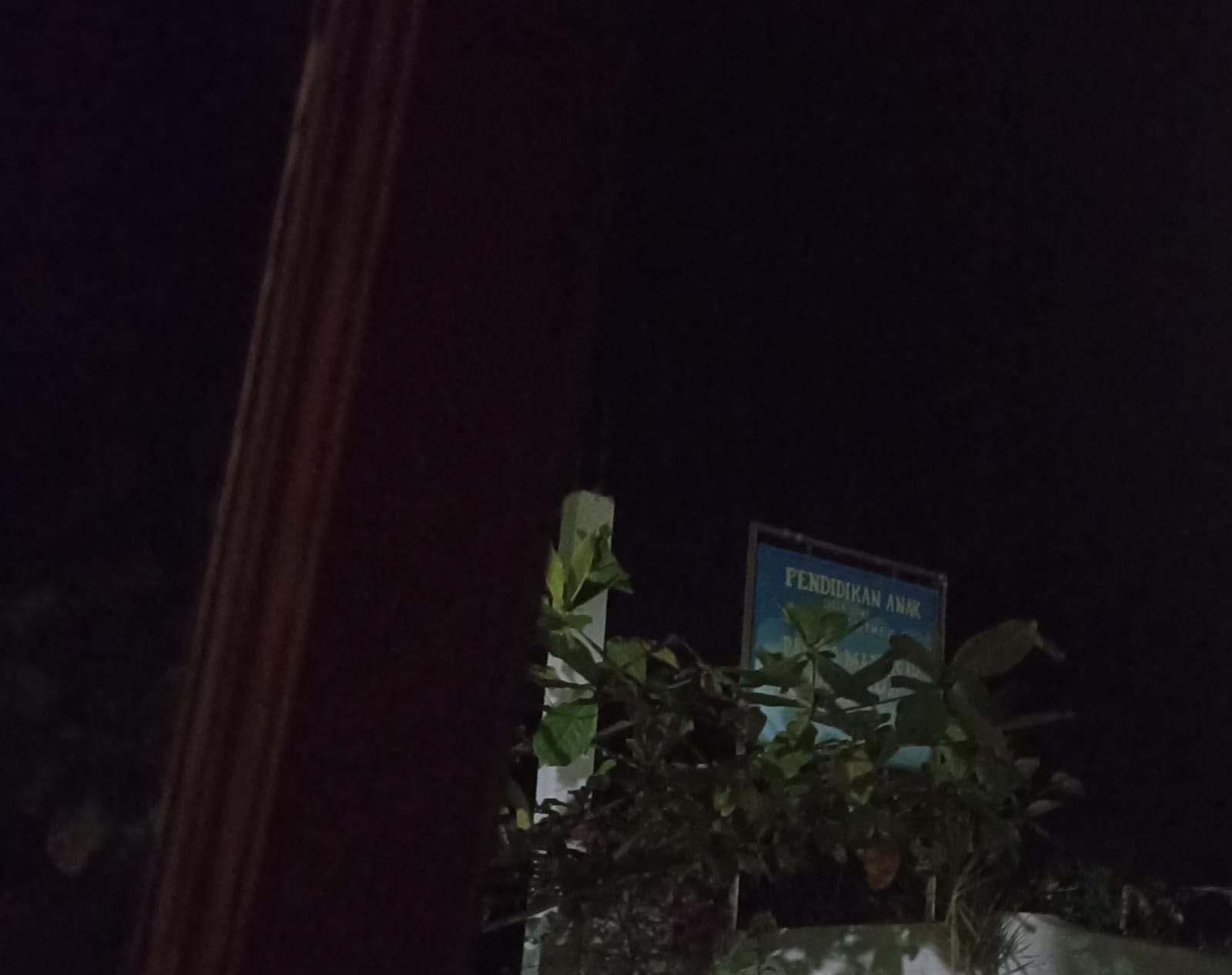 Kisah Kegigihan Warga Perumnas Mandala saat Listrik Padam: Gegara Kepanasan, Mereka ‘Berpesta’ di Luar Rumah