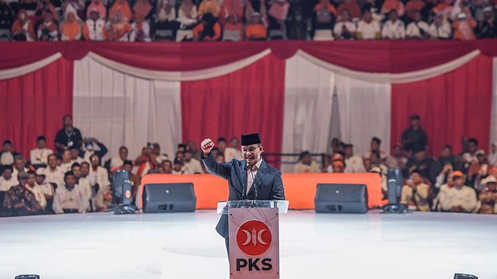Bakal calon presiden dari Koalisi Perubahan dan Persatuan Anies Baswedan memberikan pidato politik saat menghadiri peringatan Milad Ke-21 Partai Keadilan Sejahtera (PKS) di Istora Senayan, Jakarta, Sabtu 20 Mei 2023. Partai Keadilan Sejahtera (PKS) menggelar puncak milad 21 tahun dengan tema "Semangat Perubahan untuk Persatuan".