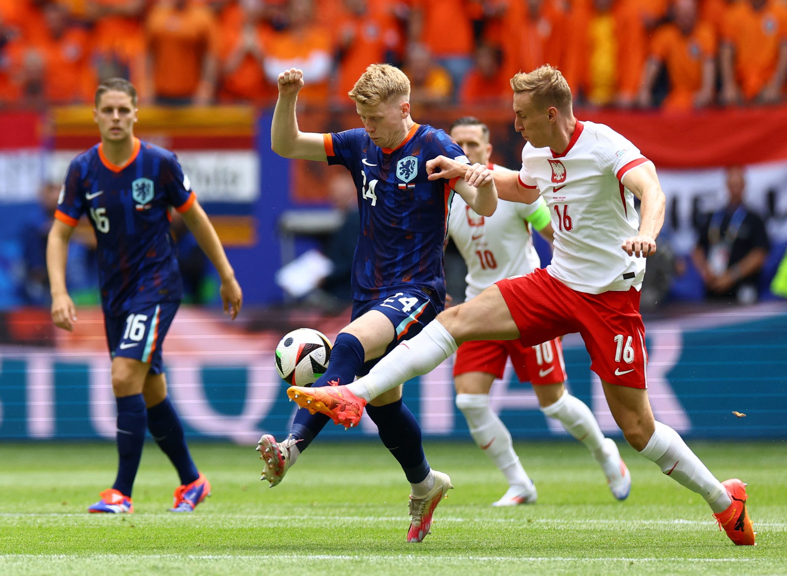 Belanda vs Polandia: Skor Imbang 1-1 di Babak Pertama