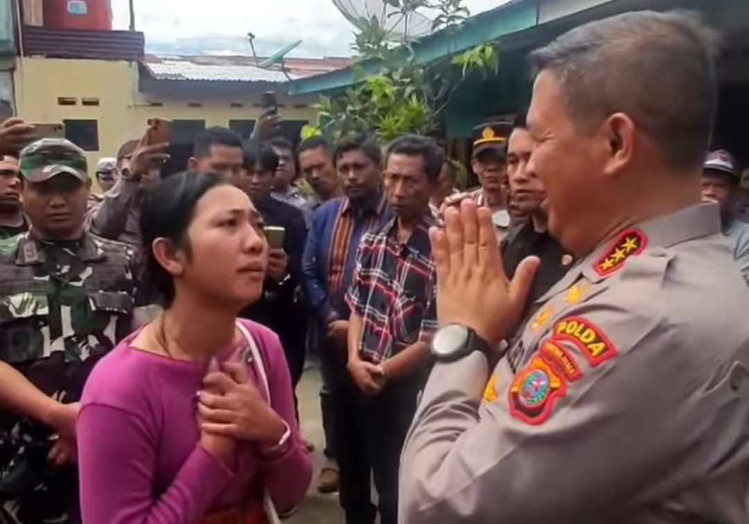 Kedatangan Kapolda Sumatera Utara, Komjen Pol Agung Setya Imam, ke rumah duka Sempurna Pasaribu yang tewas dalam kebakaran tragis, menjadi momen haru yang tak terlupakan.