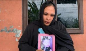 Orang tua Atarrazka Kenzi Hamizan korban malpraktek meninggal dunia saat menjalani operasi bibir sumbing.
