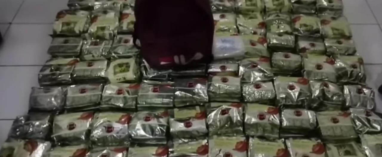 Penampakan sabu-sabu 72 kg yang di bungkus dengan bungkus teh China disita polisi dari rumah kontrakan di Ciledug, Kota Tangerang, Banten.