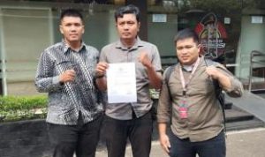 LBH Medan saat melaporkan Kapolda-Dirreskrimsus ke Propam Mabes Polri.