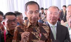 Presiden Jokowi usai meresmikan ekosistem baterai dan kendaraan listrik.