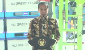Presiden Jokowi, saat meresmikan pabrik baterai mobil listrik di Karawang dan pertama di Indonesia.