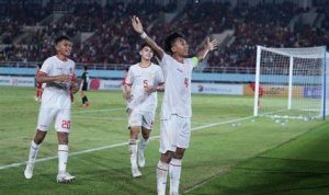 Timnas Indonesia U-16 berhasil meraih peringkat ketiga di Piala AFF U-16 2024 setelah menghancurkan Vietnam dengan skor telak 5-0 di Stadion Manahan, Solo, pada Rabu sore.