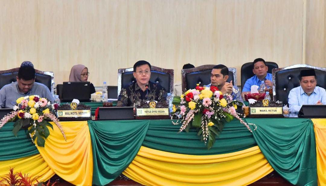 DPRD Medan dan Wali Kota Medan Bobby Nasution menggelar rapat atas tanggapan kepala daerah terhadap Ranperda Kota Medan tentang Rencana Pembangunan Jangka Panjang Daerah Kota Medan 2025-2045 di gedung DPRD Kota Medan.