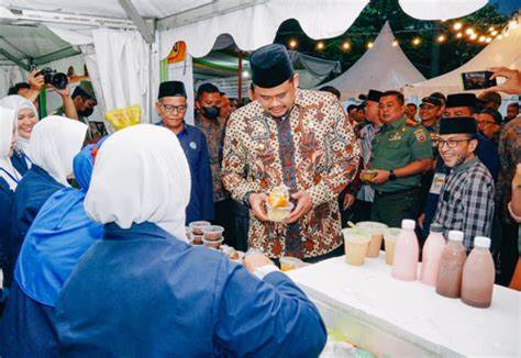 Jumat, 25 November 2022, Bobby Nasution Buka Pekan Kuliner Halal, Aman dan Sehat (KHAS) yang Digelar di Jalan Masjid Raya Medan, Kamis (24/11)