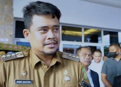 Wali Kota Medan Bobby Nasution membuat gebrakan baru dengan mengumumkan rencana menggaji juru parkir di kota Medan sebesar Rp2,5 juta per bulan.