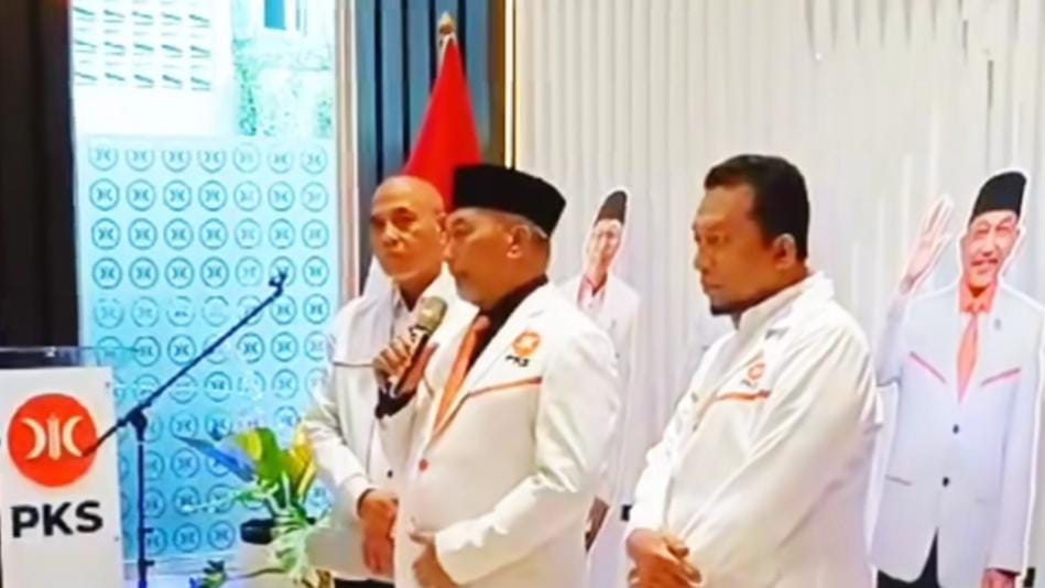 Presiden Partai Keadilan Sejahtera (PKS) Ahmad Syaikhu menyampaikan klarifikasi terkait dukungan partainya terhadap Wali Kota Medan, Bobby Nasution.