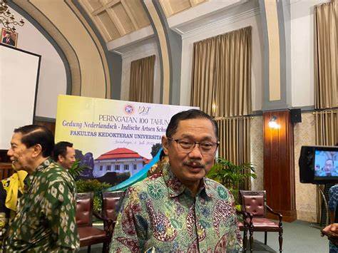 Prof Dr dr Budi Santoso SpOG FER Dekan Fakultas Kedokteran (FK) Universitas Airlangga (Unair).