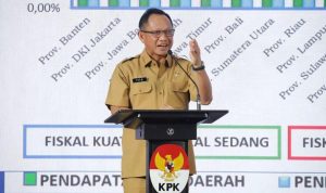 Menteri Dalam Negeri Tito Karnavian mengeluarkan peringatan keras. Semua anggota Aparatur Sipil Negara (ASN), Tentara Nasional Indonesia (TNI), dan Kepolisian Republik Indonesia (Polri) yang ingin maju sebagai calon kepala daerah harus mengundurkan diri dari jabatannya.