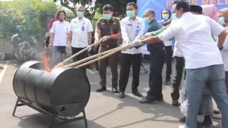 BNNP Banten menyita ganja seberat 4.479 gram dan sabu 148,211 gram dari sindikat Medan.