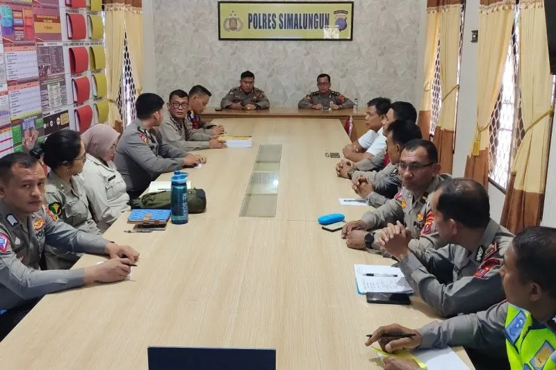 Jelang Pekan Olahraga Nasional (PON) 2024, Polres Simalungun giat mengikuti pelatihan pra operasi Patuh Toba 2024 yang dilaksanakan secara virtual pada Kamis, 11 Juli 2024.