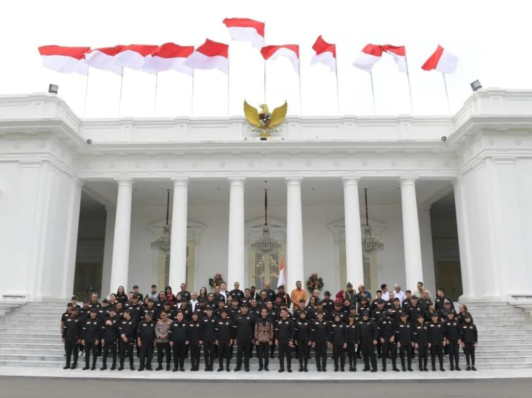 Presiden Joko Widodo (Jokowi) menyampaikan harapannya kepada para atlet Indonesia yang akan berlaga di Olimpiade Paris 2024 untuk mengibarkan bendera Merah Putih di ajang bergengsi tersebut.