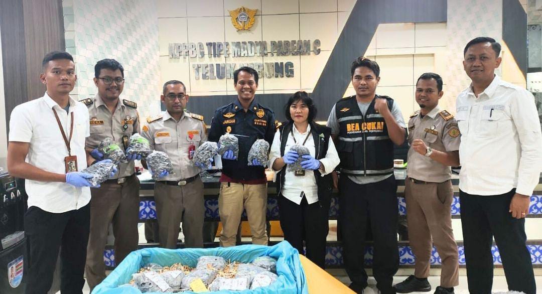 Bea Cukai Teluk Nibung berhasil menggagalkan upaya penyelundupan 156 ekor belangkas dan dua koli berisi 171 bungkus kecambah sawit yang hendak dikirim ke Malaysia.