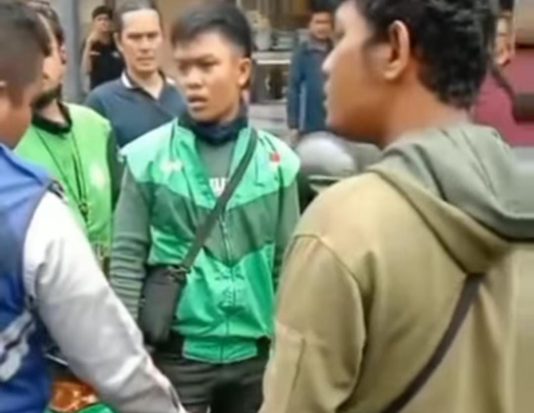 Driver ojol cocok dengan petugas dishub Medan perkara stiker parkir Berlangganan Medan.