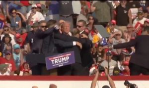 Amerika Serikat diguncang oleh upaya pembunuhan terhadap mantan Presiden dan calon presiden Donald Trump, yang terjadi saat kampanye di Pennsylvania.