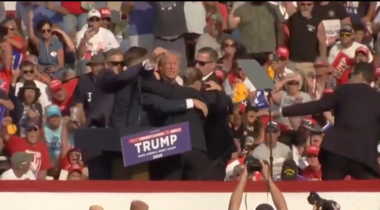 Amerika Serikat diguncang oleh upaya pembunuhan terhadap mantan Presiden dan calon presiden Donald Trump, yang terjadi saat kampanye di Pennsylvania.