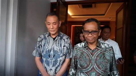 Jusuf Hamka menuju kediaman mantan Menko Polhukam Mahfud MD.