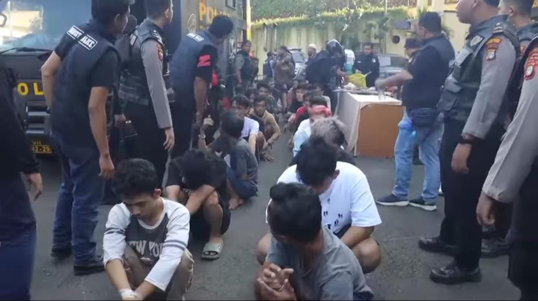 Operasi penertiban terhadap kejahatan narkoba di Kampung Bahari, Jakarta Utara, mengungkap praktik baru yang mengejutkan.
